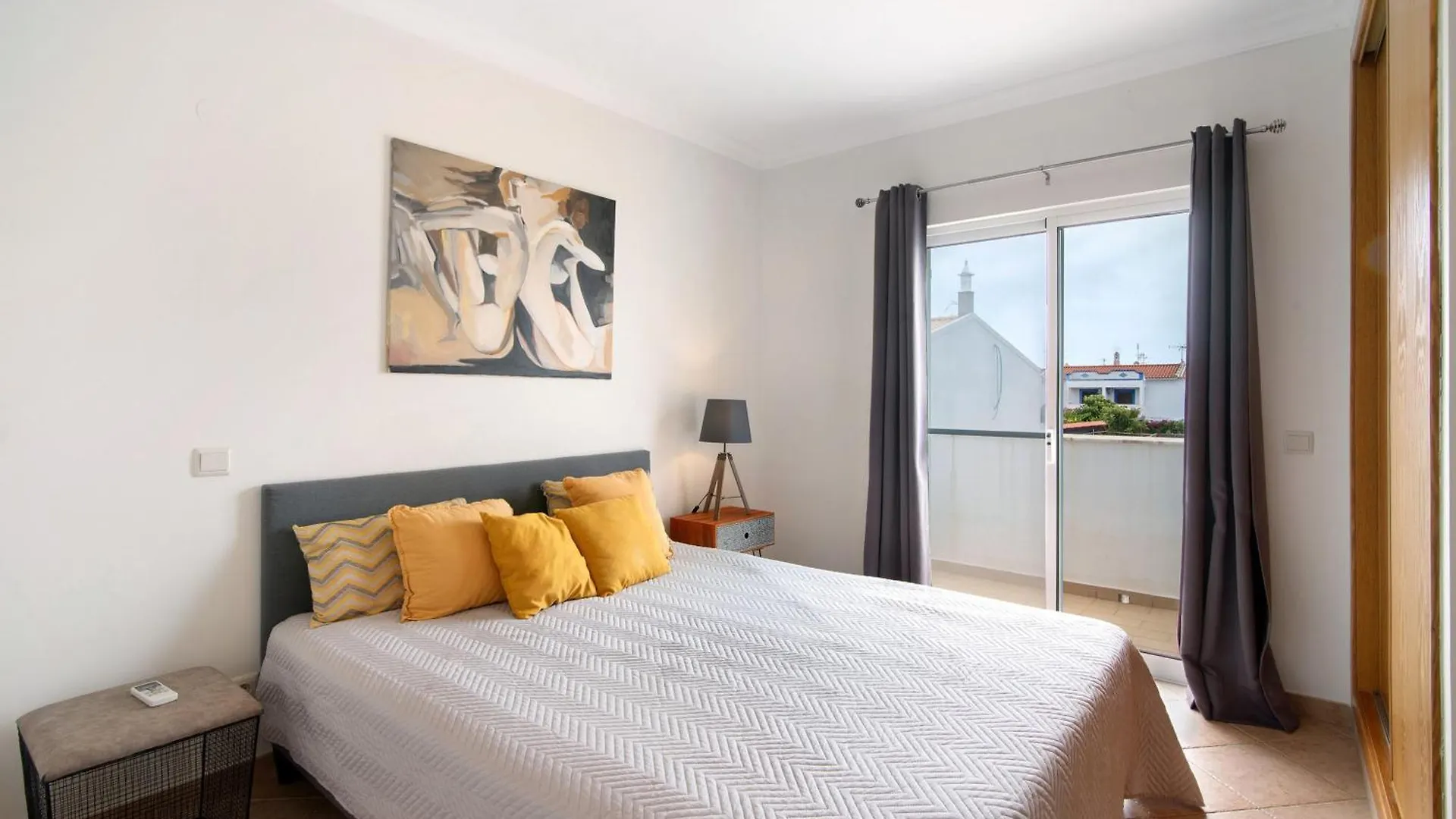 Villa Essence Of Grey Manta Rota