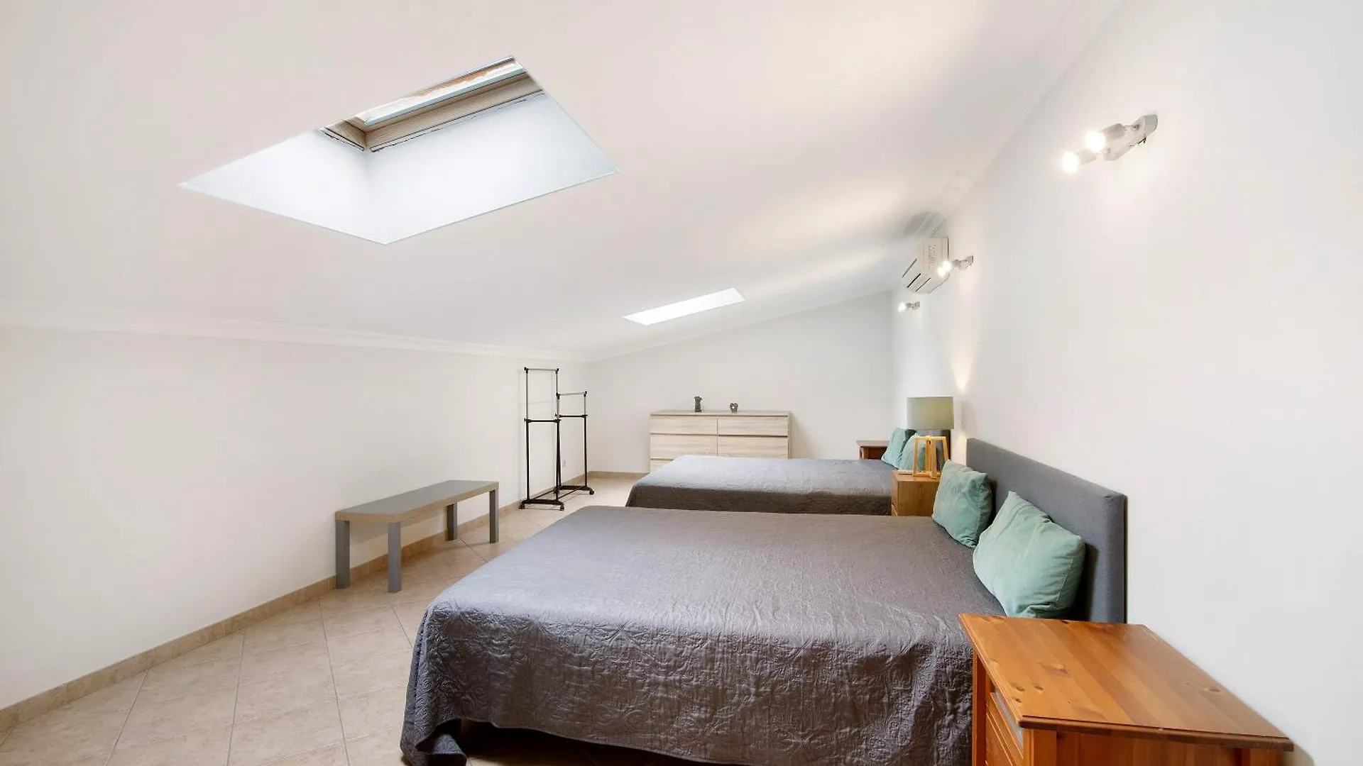 Villa Essence Of Grey Manta Rota
