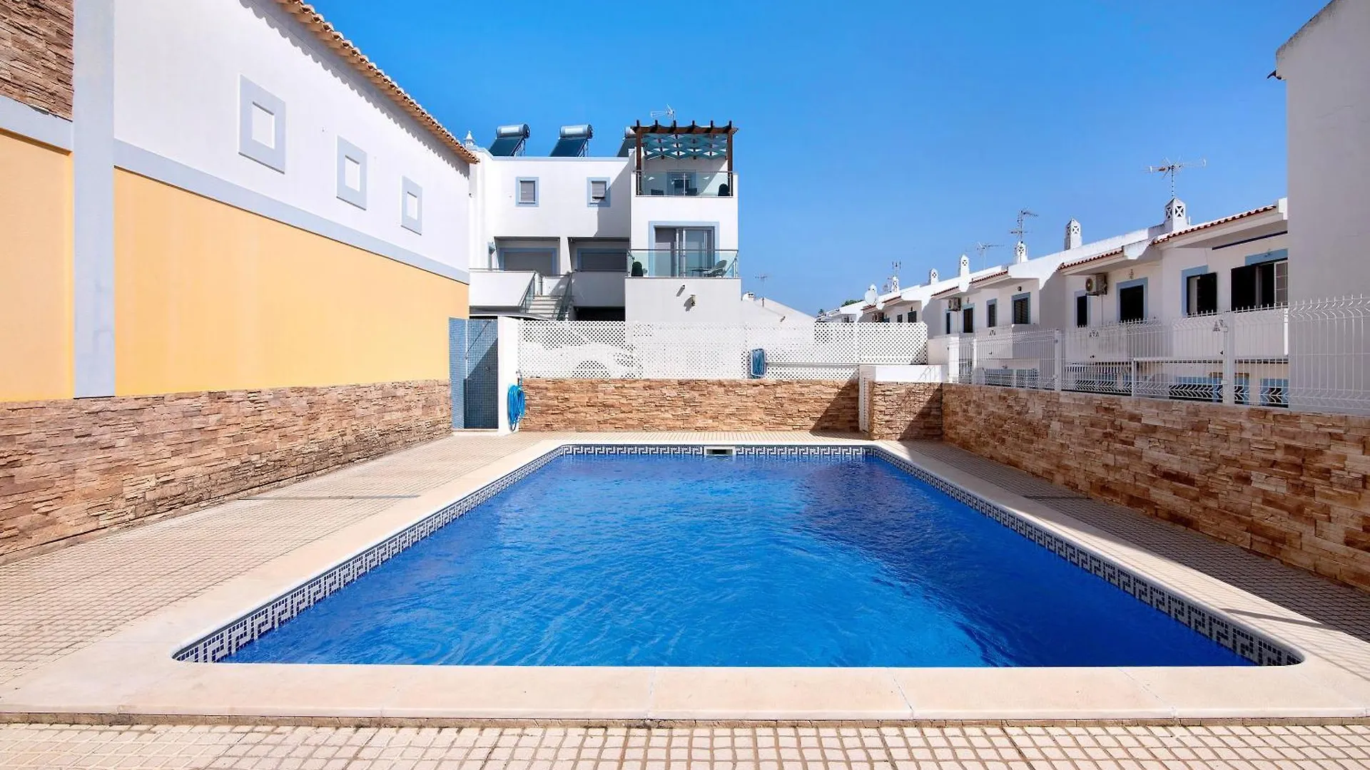 Villa Essence Of Grey Manta Rota