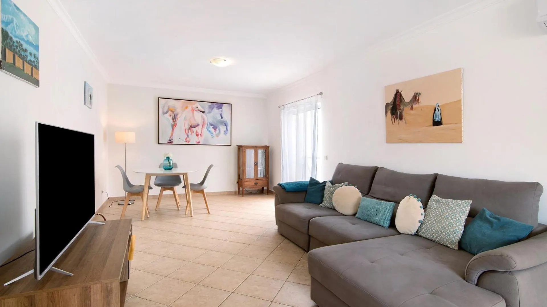 Villa Essence Of Grey Manta Rota