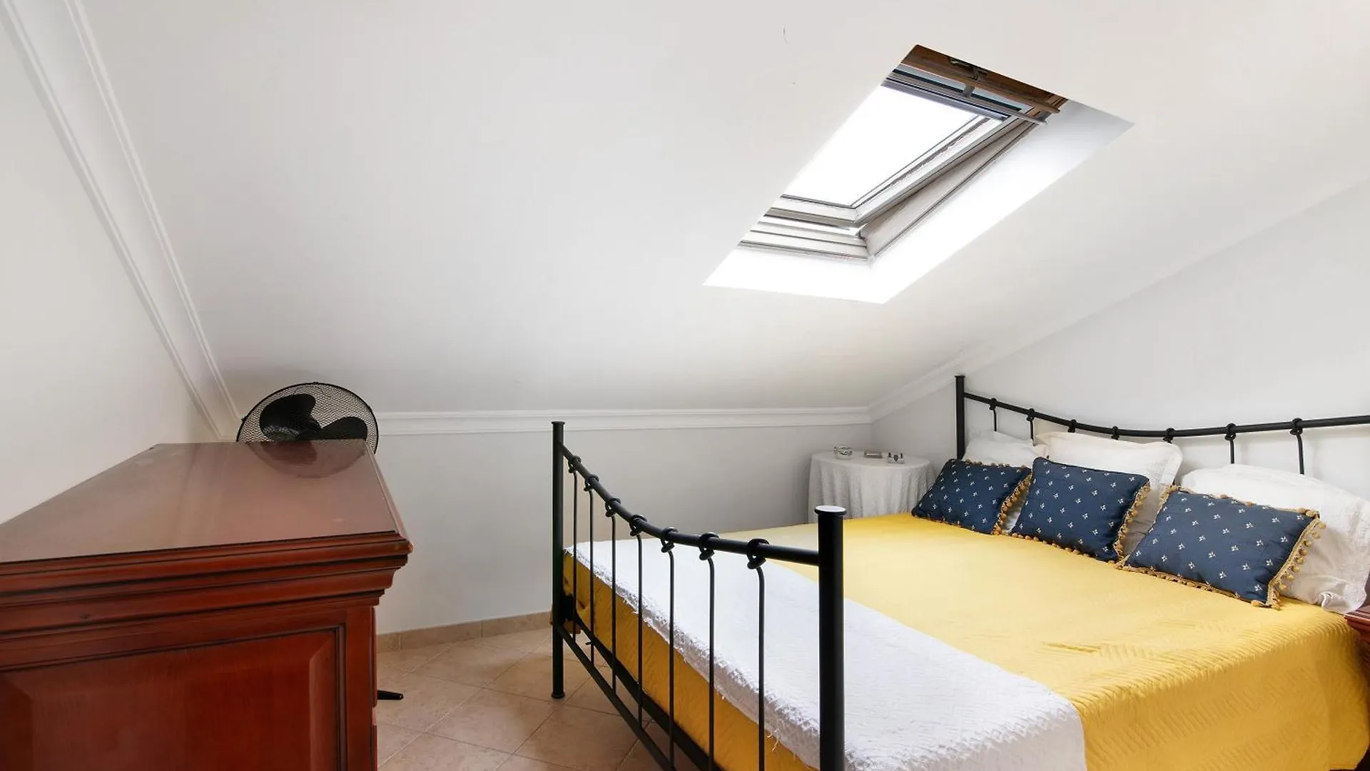 Villa Essence Of Grey Manta Rota