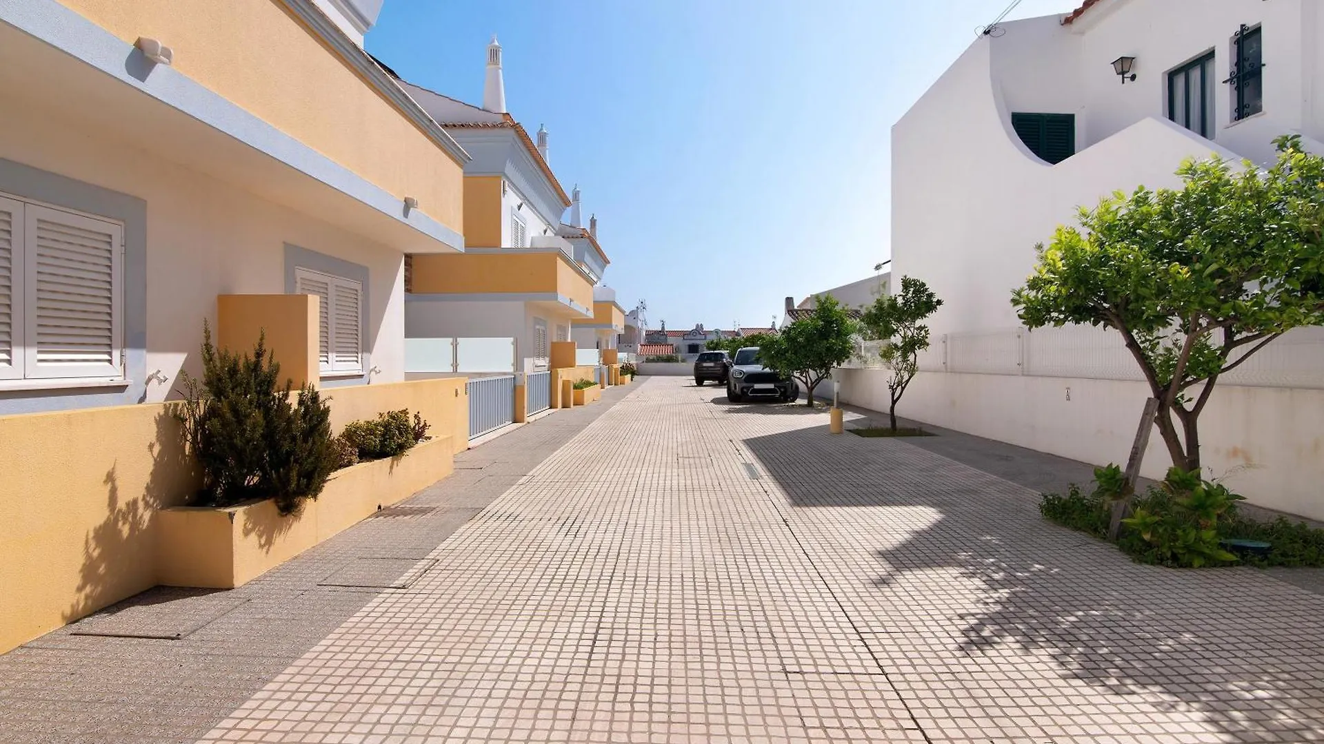 Villa Essence Of Grey Manta Rota